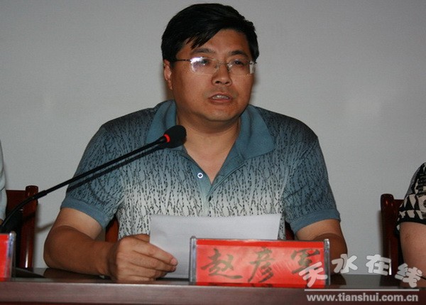 3、黨委委員、副院長趙彥軍主持動員會.jpg