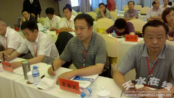 3、黨委書記、院長(zhǎng)李宗參加座談會(huì).jpg
