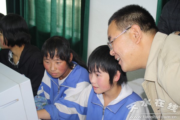 05 觀摩電腦課.jpg