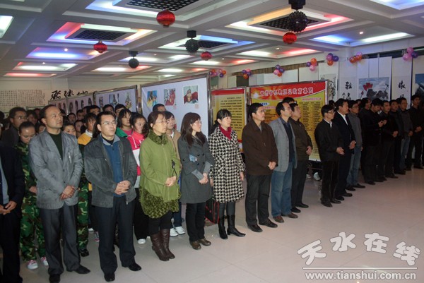 6、開(kāi)幕式在校學(xué)生活動(dòng)中心舉行,共計(jì)300余名師生參加了開(kāi)幕式.jpg