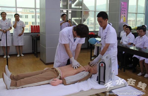 清水縣醫(yī)院崗位技能練兵匯報(bào)演示.jpg