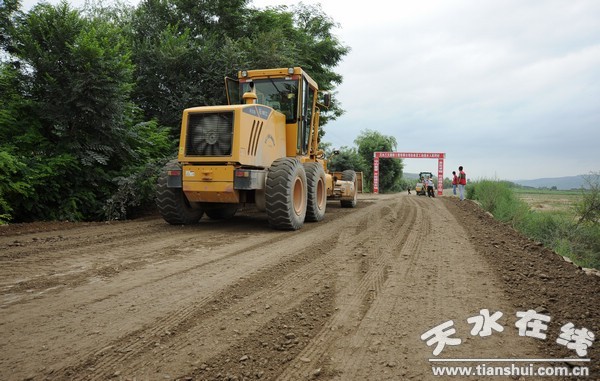 溫溝至秦亭通鄉(xiāng)油路建設.jpg