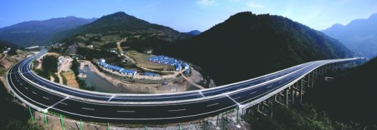 穿越龍門山斷裂帶的廣甘路 穿越龍門山斷裂帶的廣甘路