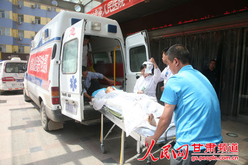 傷員被轉(zhuǎn)運到甘肅省人民醫(yī)院接受治療