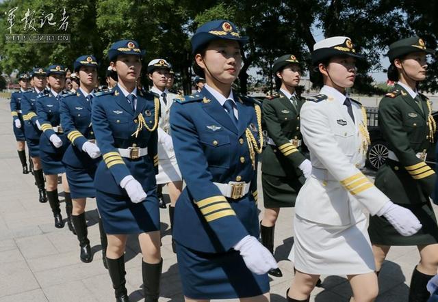 三軍儀仗隊(duì)女兵亮相:強(qiáng)化訓(xùn)練三月 身高超173cm