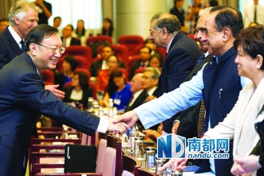 楊潔篪:中國(guó)不會(huì)吞下?lián)p害主權(quán)的苦果