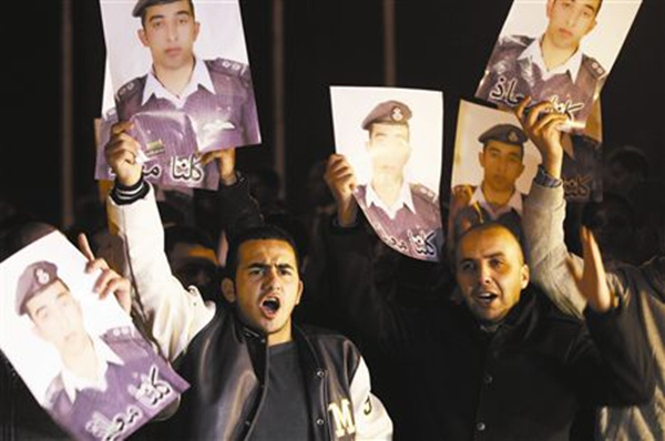 資料圖:卡薩斯貝的家屬舉行示威,要求政府出面,爭(zhēng)取人質(zhì)早日獲釋。