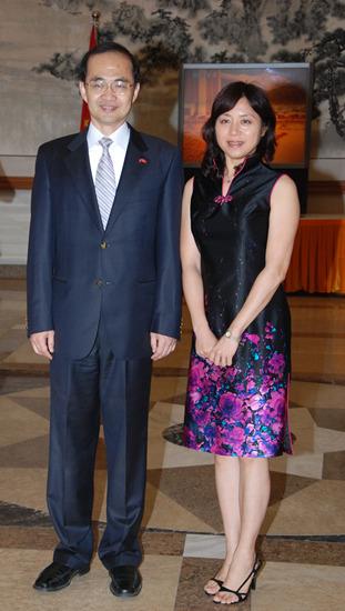 外交部駐澳門新任特派員葉大波抵澳履新(圖)