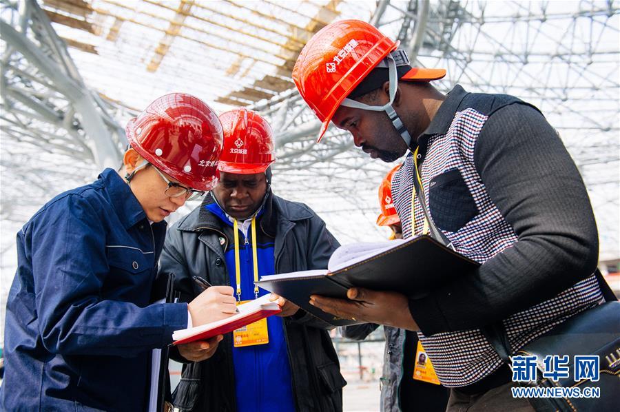 (新華全媒頭條·十九大特別報道·圖文互動)(4)奮力譜寫社會主義現(xiàn)代化新征程的壯麗篇章——從十九大報告看新時代中國特色社會主義發(fā)展戰(zhàn)略安排