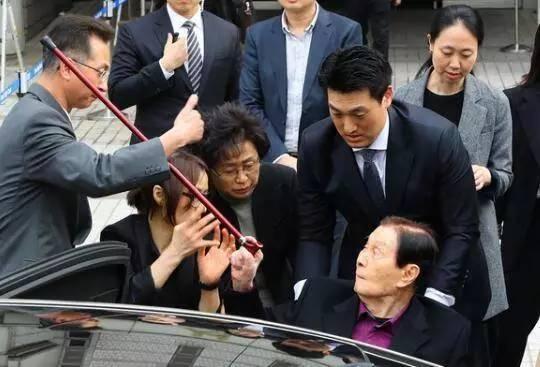 樂天與安倍關系密切 遭韓國人質(zhì)疑姓日還是姓韓