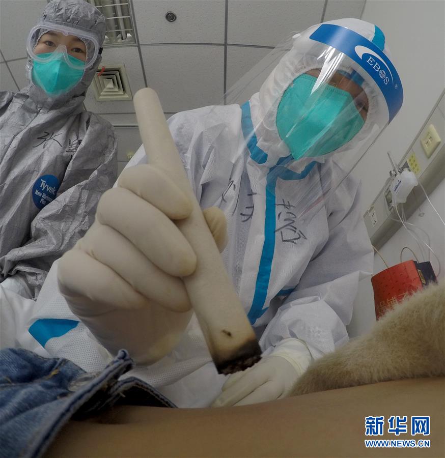 (新華全媒頭條·圖文互動)(9)“始終把人民群眾生命安全和身體健康放在第一位”——中國抗疫彰顯“生命至上、人民至上”理念