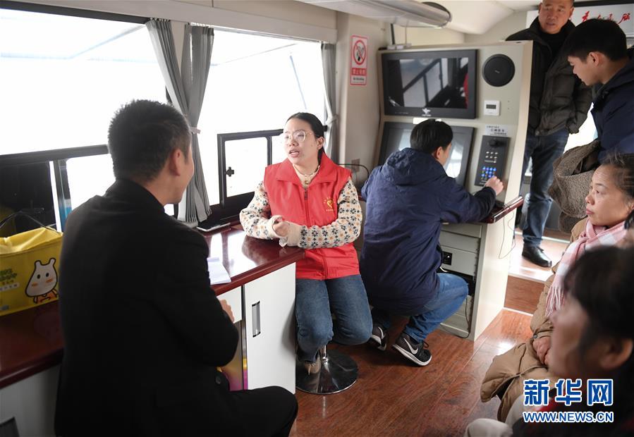 (新華全媒頭條·總書記推動(dòng)的改革身邊事·行政體制改革篇·圖文互動(dòng))(3)特寫:追問“一件事”