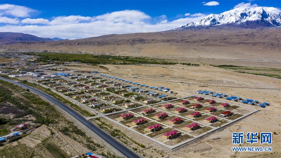 (新華全媒頭條·圖文互動)(4)旗引天山南北 譜寫發(fā)展新篇——以習近平同志為核心的黨中央關心新疆工作紀實