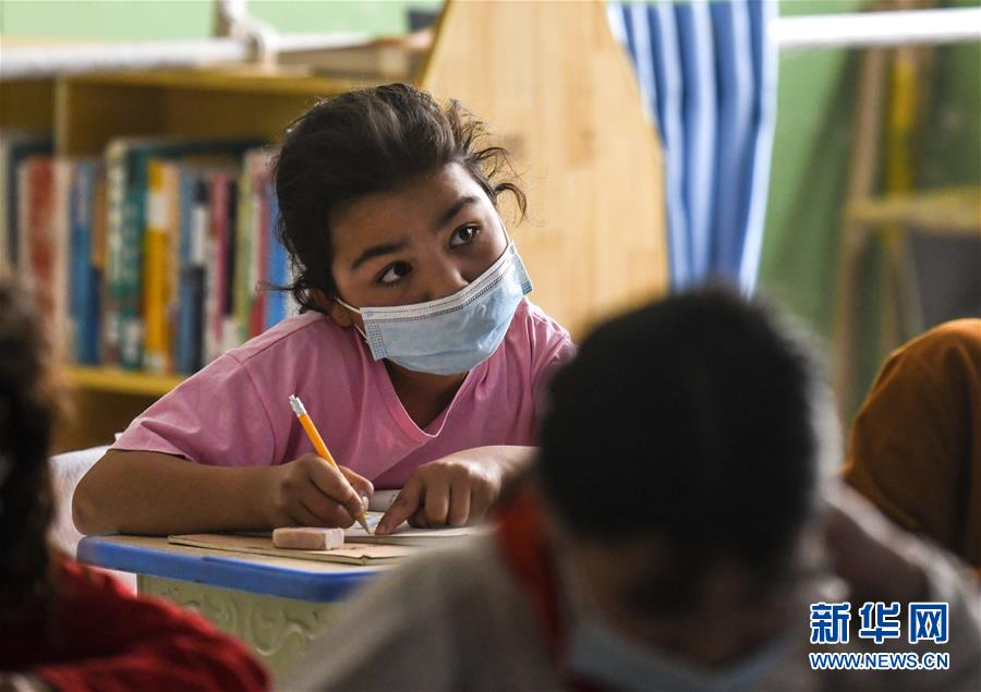 (新華全媒頭條·圖文互動)(13)旗引天山南北 譜寫發(fā)展新篇——以習近平同志為核心的黨中央關心新疆工作紀實